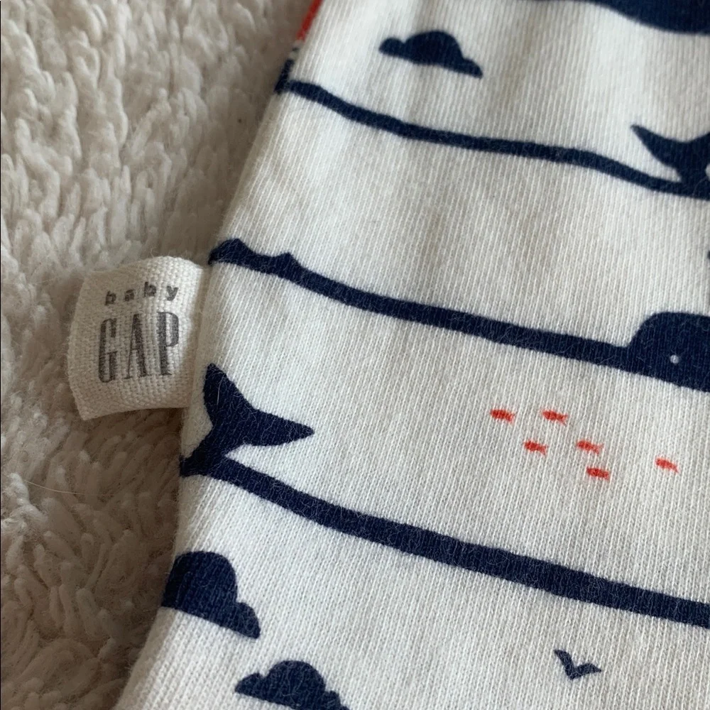 GAP Whales Baby Shortalls EUC 3-6M Romper Organic Cotton